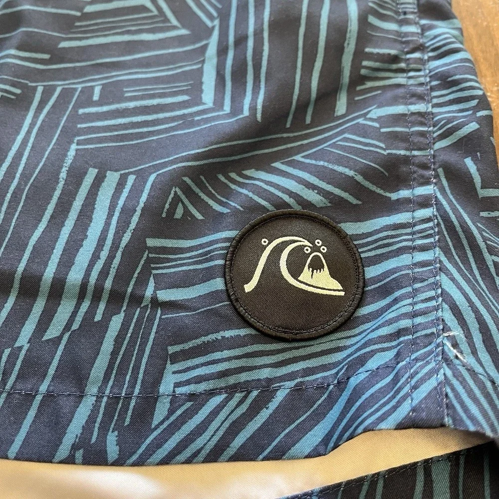 Quiksilver Volley Shorts Mens Medium Psychedelic Surf Swim Trunks Retro PrintAnd